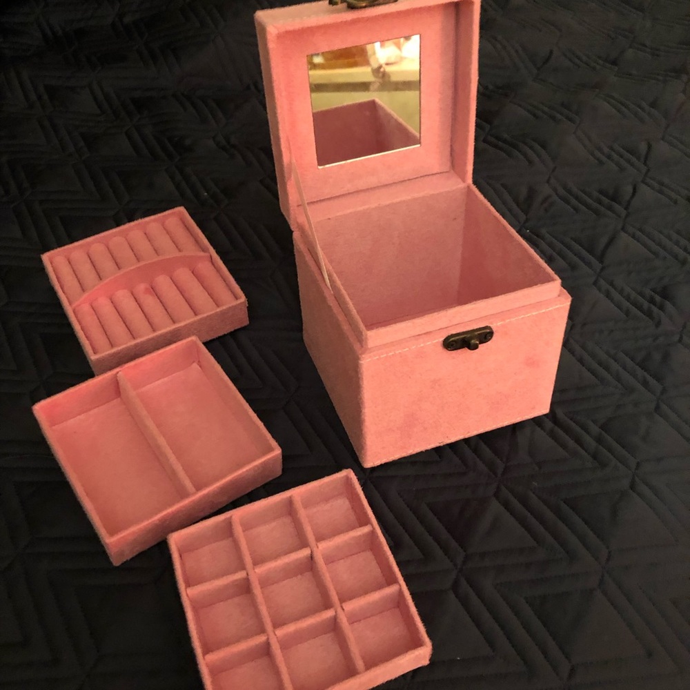 Fuzy small jewelry box